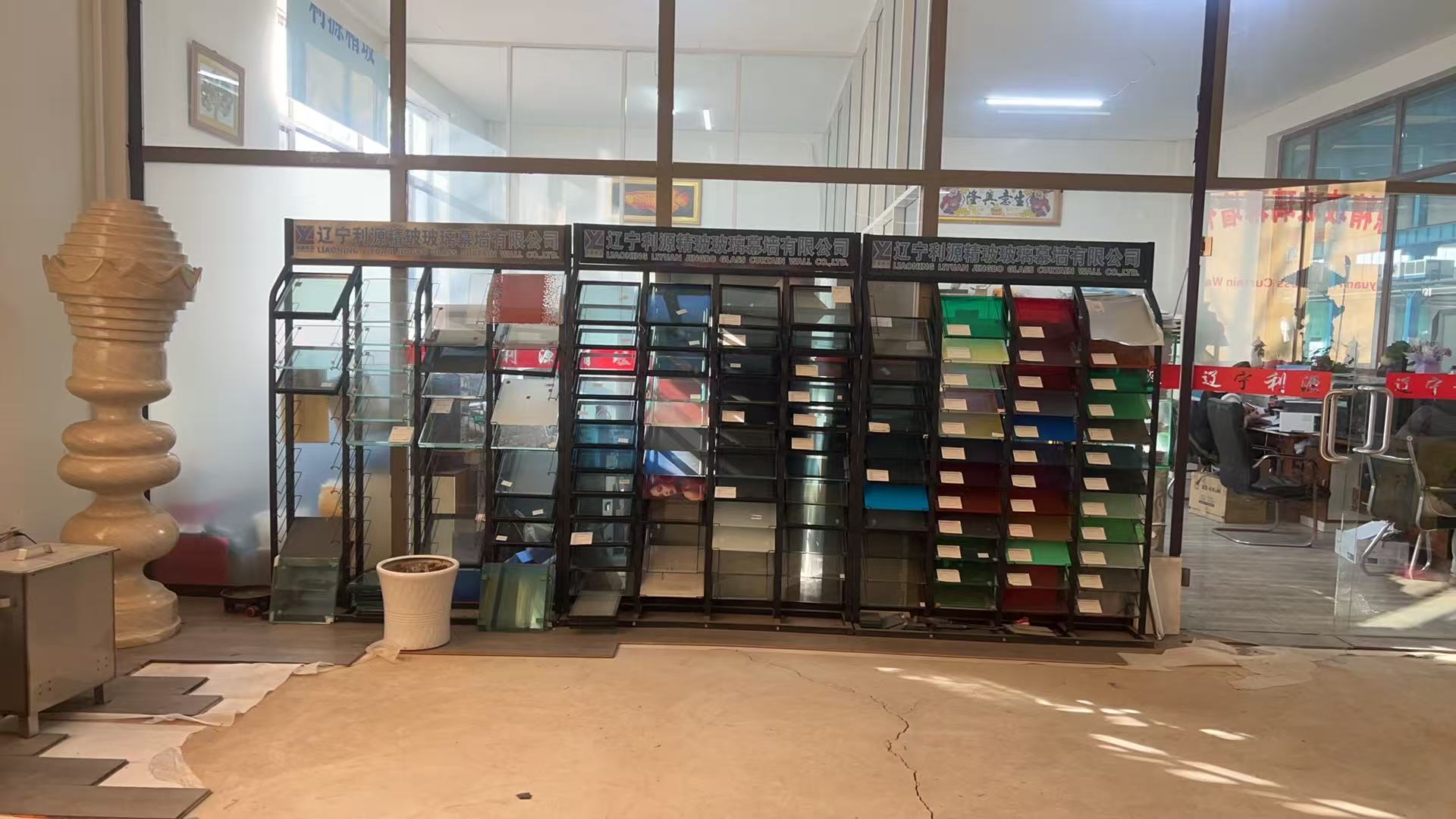 青岛市工程玻璃批量采购钢化玻璃 - 方案